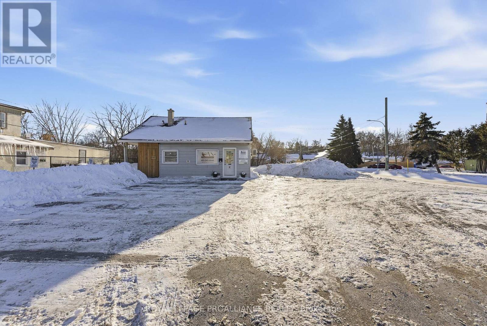 93 Station Street, Belleville, Ontario  K8N 2S8 - Photo 1 - X12735164