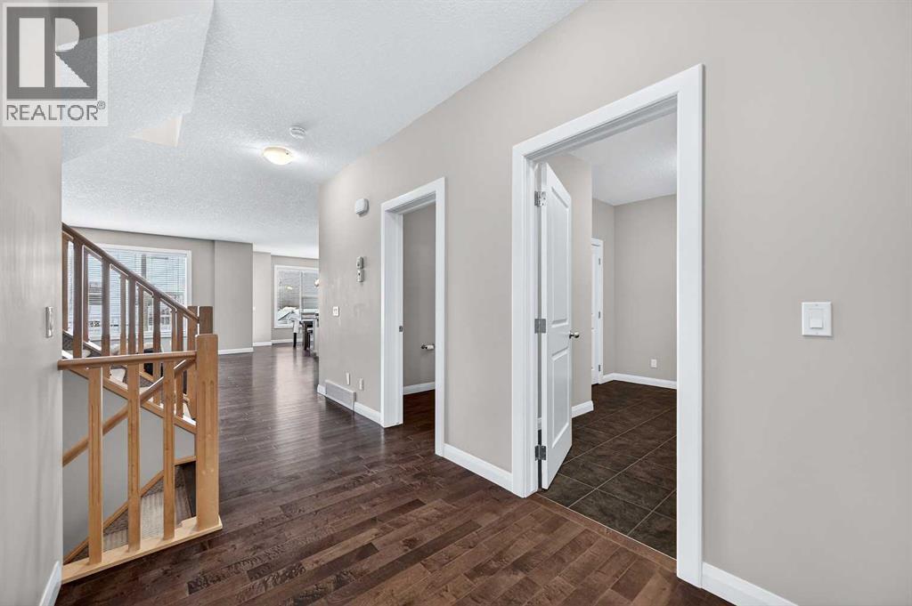 93 Silverado Bank Circle Sw, Calgary, Alberta  T2X 0L1 - Photo 4 - A2281494