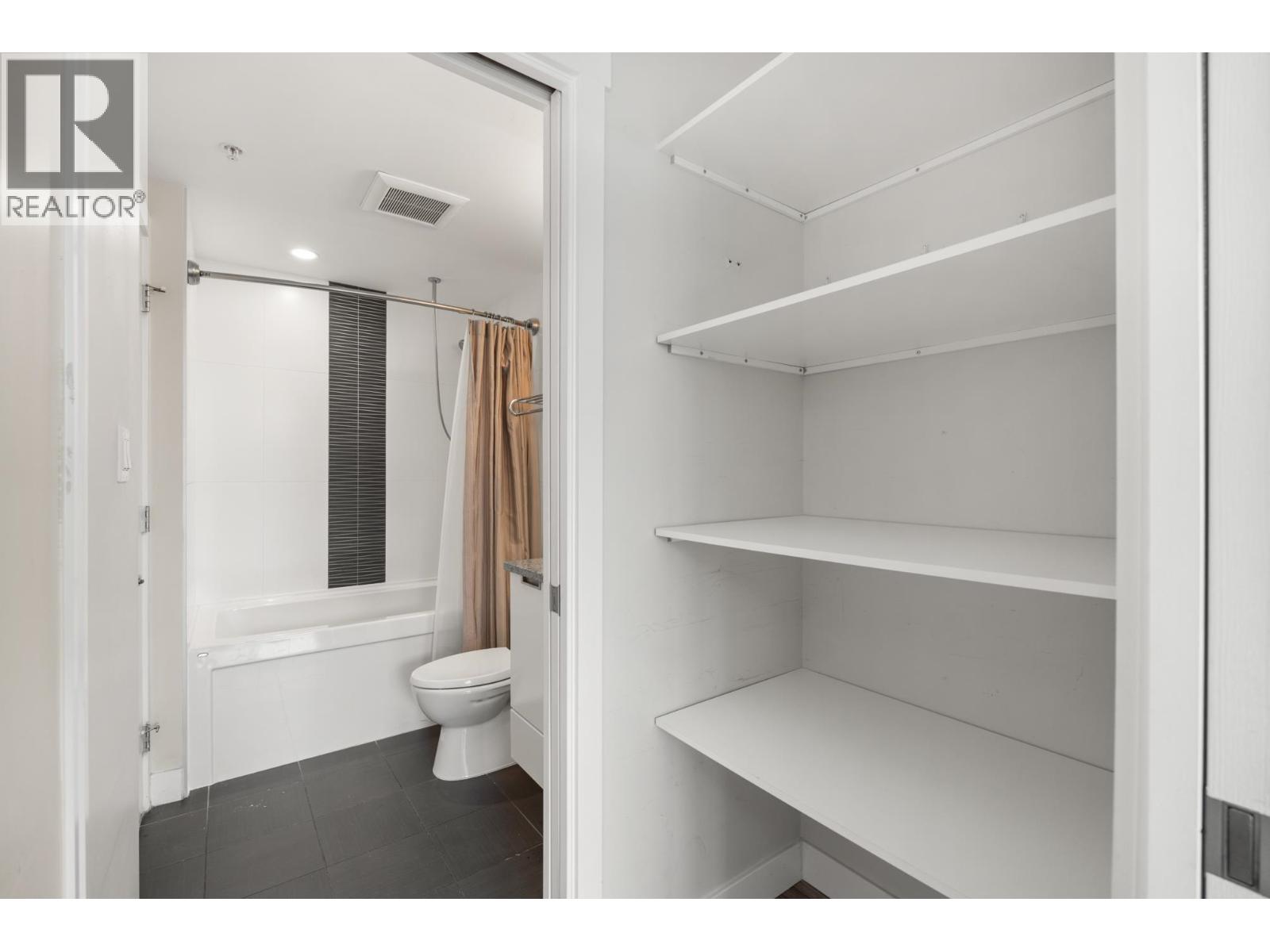 802 2968 Glen Drive, Coquitlam, British Columbia  V3B 0C4 - Photo 16 - R3084022