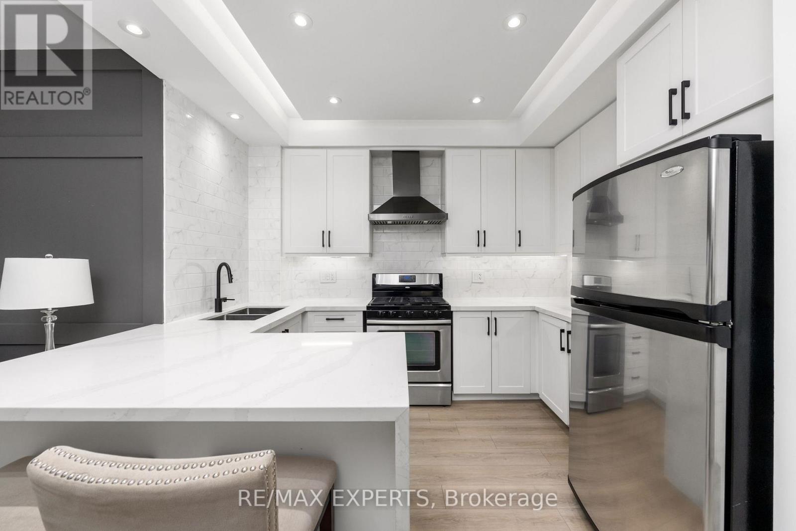 418 - 83 Woodbridge Avenue, Vaughan, Ontario  L4L 2S6 - Photo 2 - N12735178