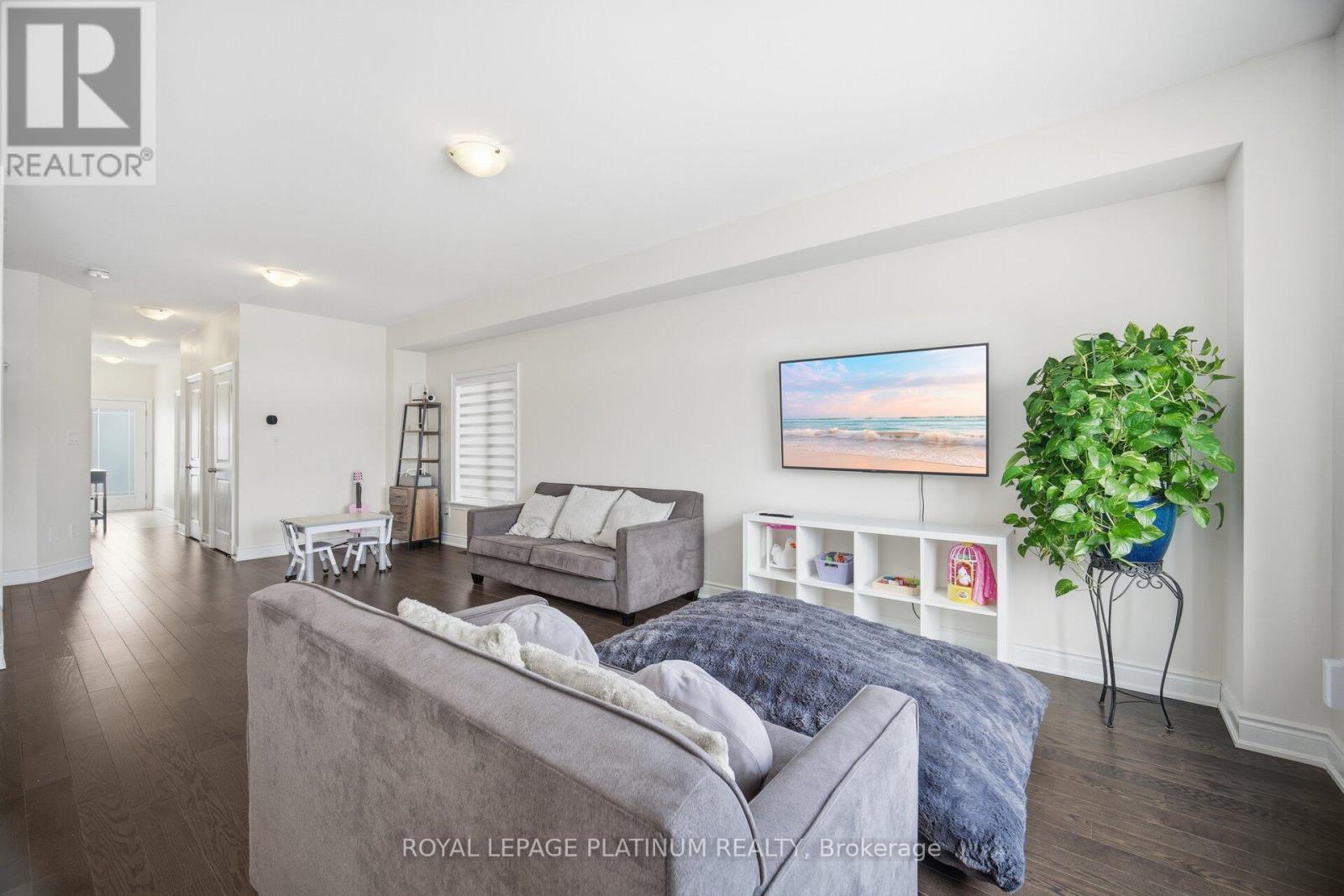 202 Sutherland Avenue, Bradford West Gwillimbury, Ontario  L3Z 4H7 - Photo 13 - N12735264