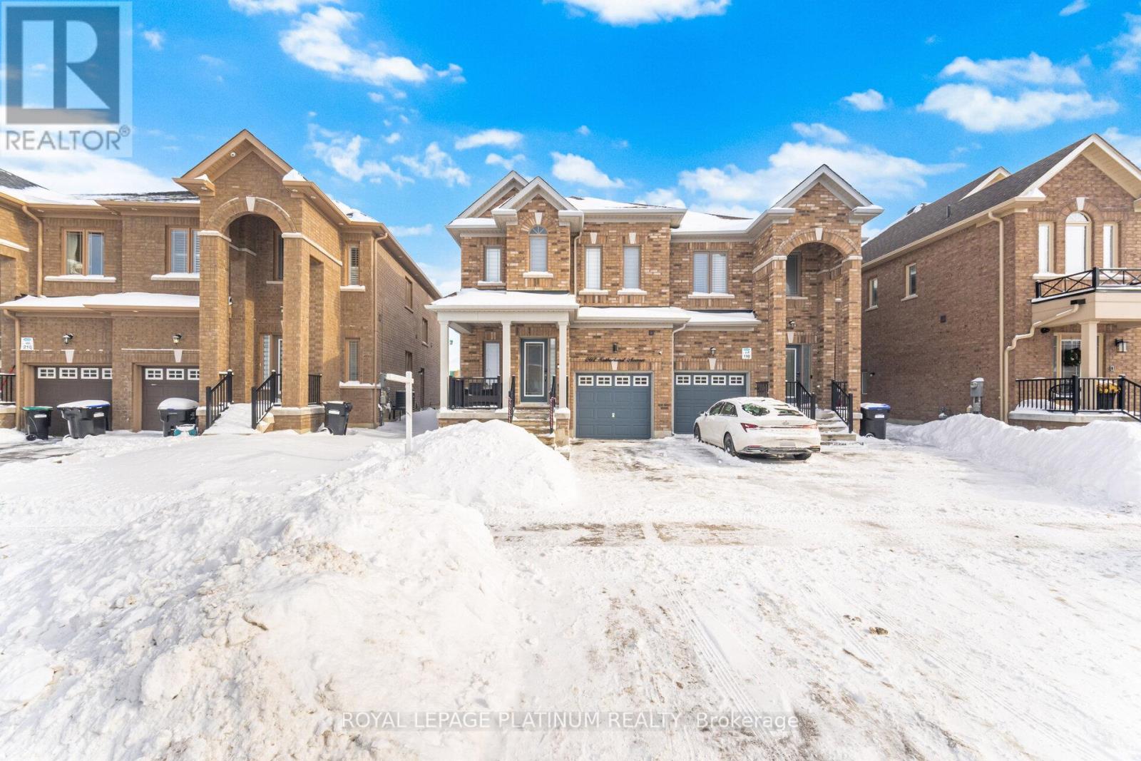 202 Sutherland Avenue, Bradford West Gwillimbury, Ontario  L3Z 4H7 - Photo 2 - N12735264