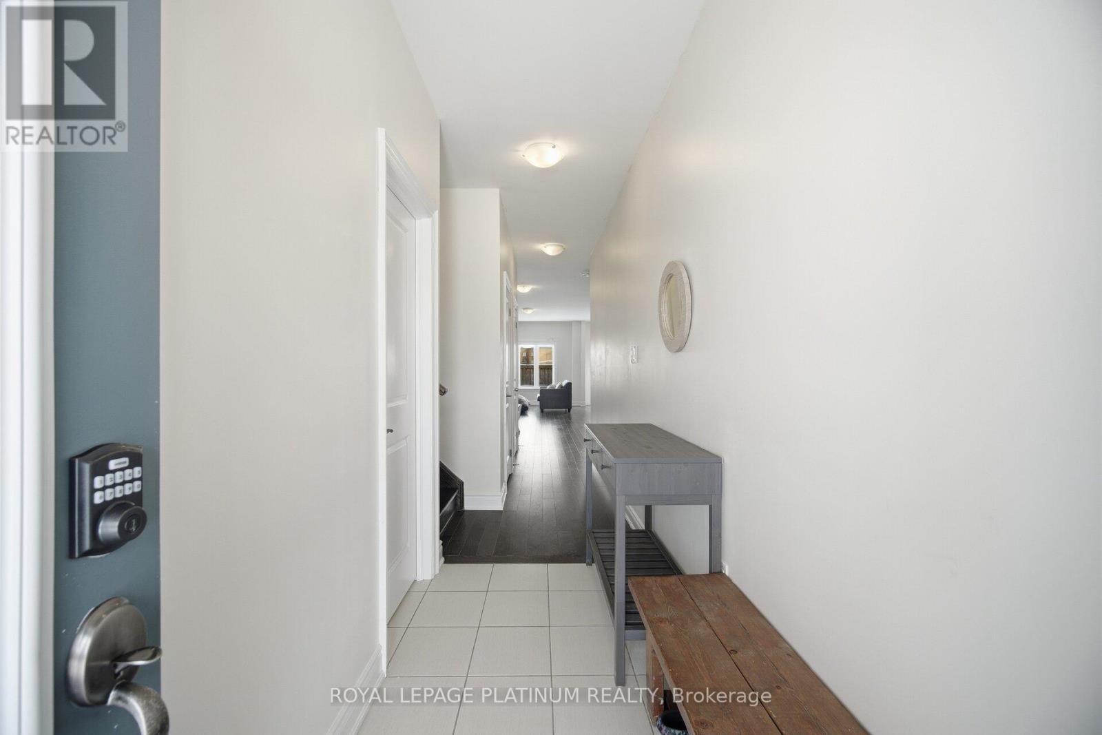 202 Sutherland Avenue, Bradford West Gwillimbury, Ontario  L3Z 4H7 - Photo 7 - N12735264