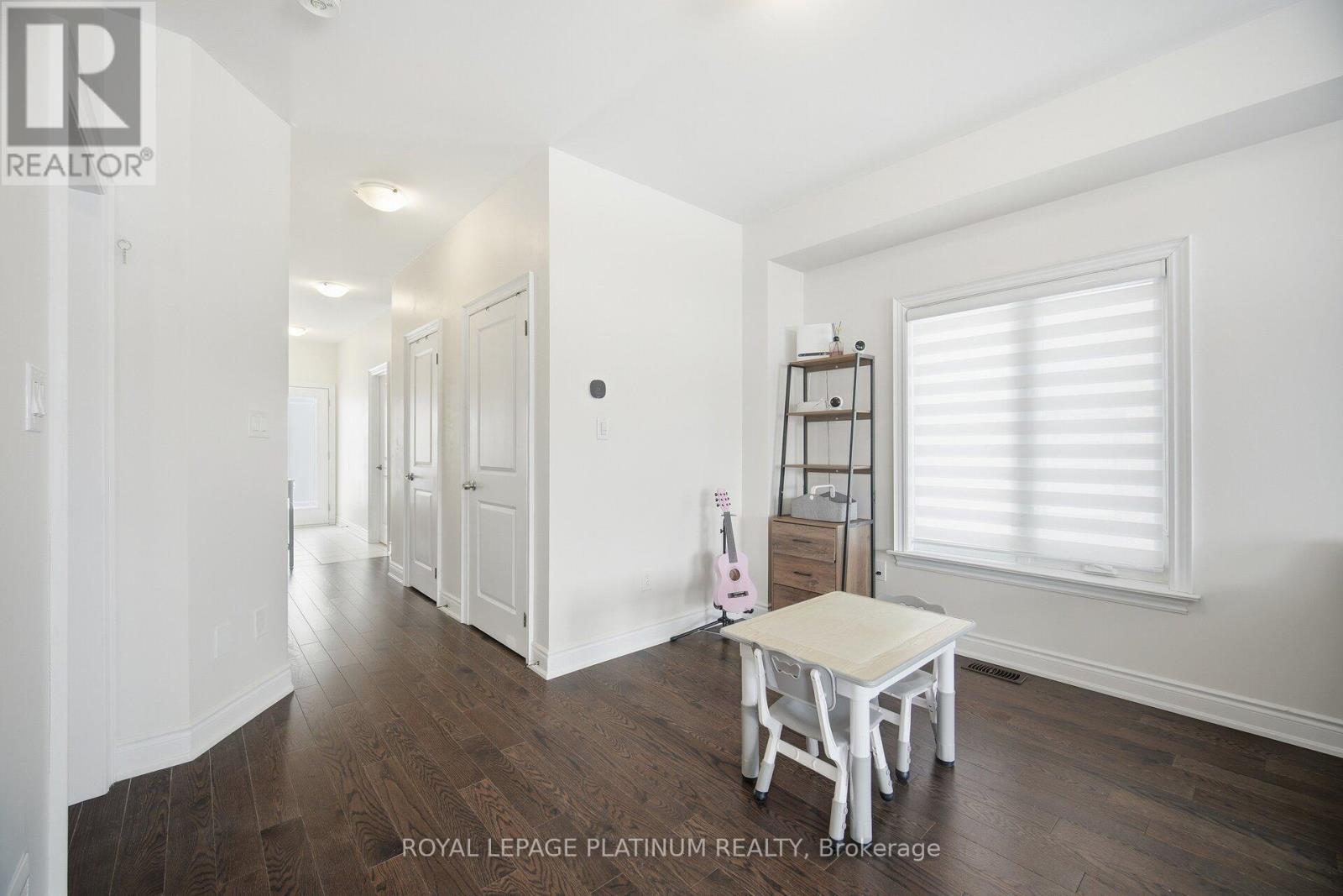 202 Sutherland Avenue, Bradford West Gwillimbury, Ontario  L3Z 4H7 - Photo 9 - N12735264