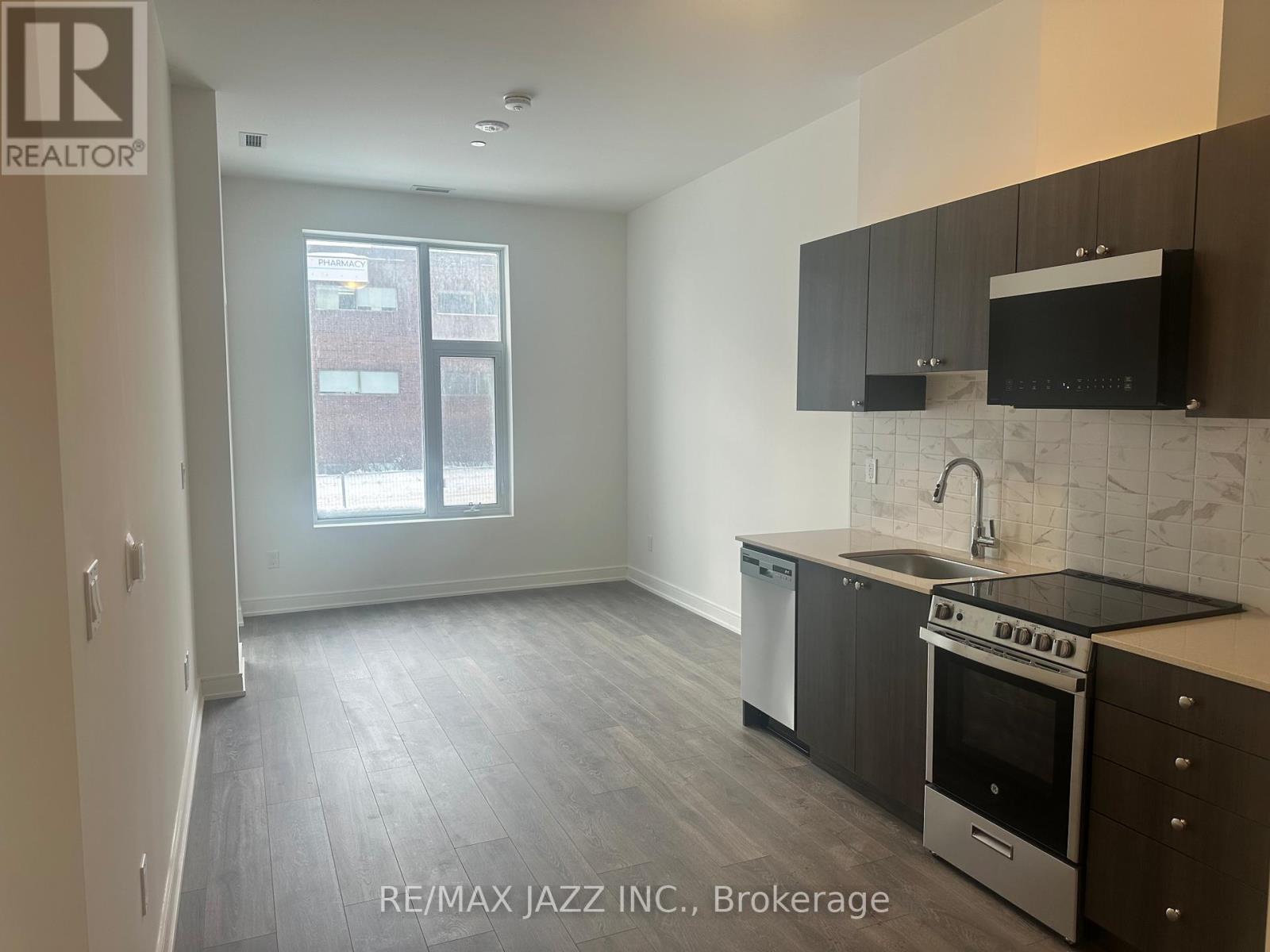 A102 - 705 Davis Drive, Newmarket, Ontario  L2Y 0J1 - Photo 2 - N12651950