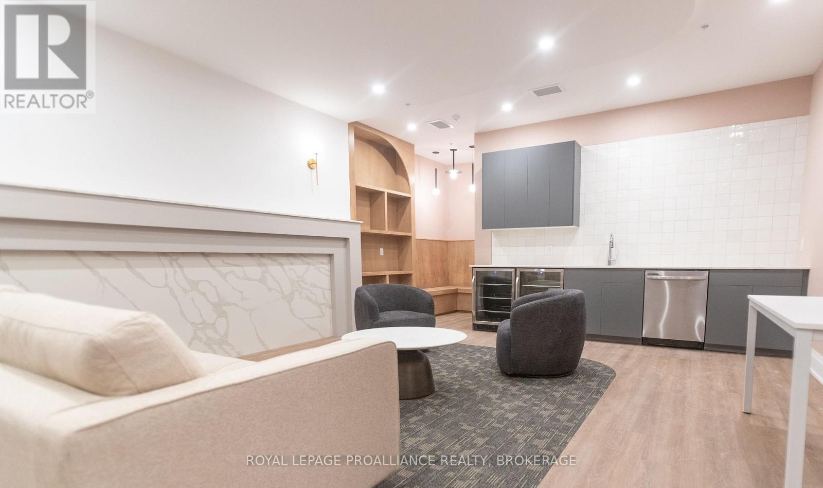 617 - 223 Princess Street, Kingston, Ontario  K7L 1B3 - Photo 2 - X12732184