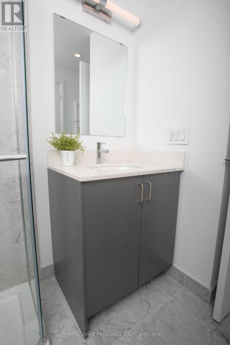 526 - 223 Princess Street, Kingston, Ontario  K7L 1B3 - Photo 8 - X12731918