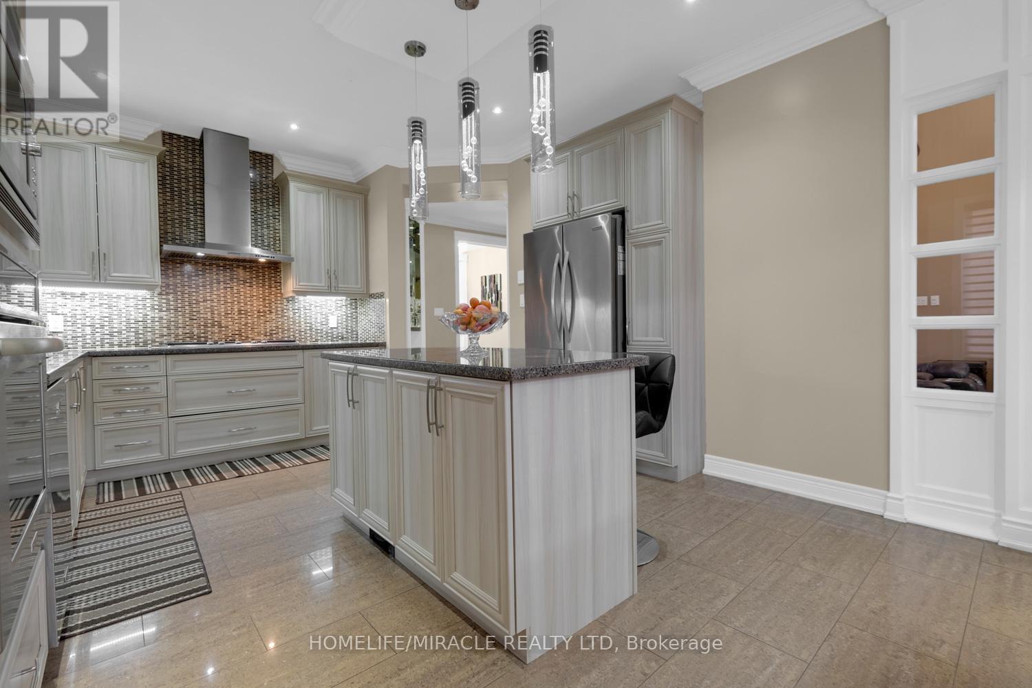 81 Royal West Drive, Brampton, Ontario  L6X 0Z8 - Photo 12 - W12735160