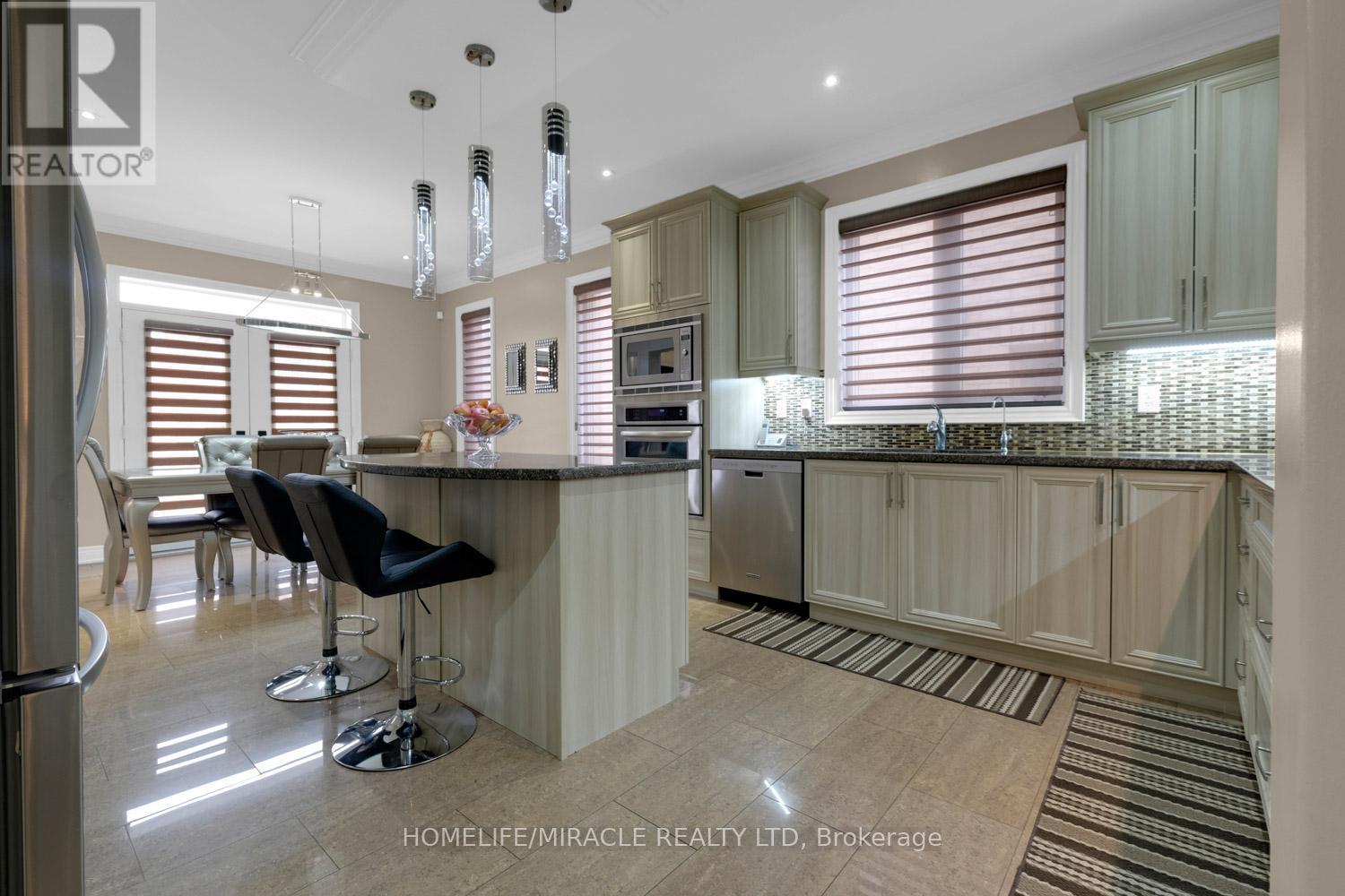 81 Royal West Drive, Brampton, Ontario  L6X 0Z8 - Photo 13 - W12735160