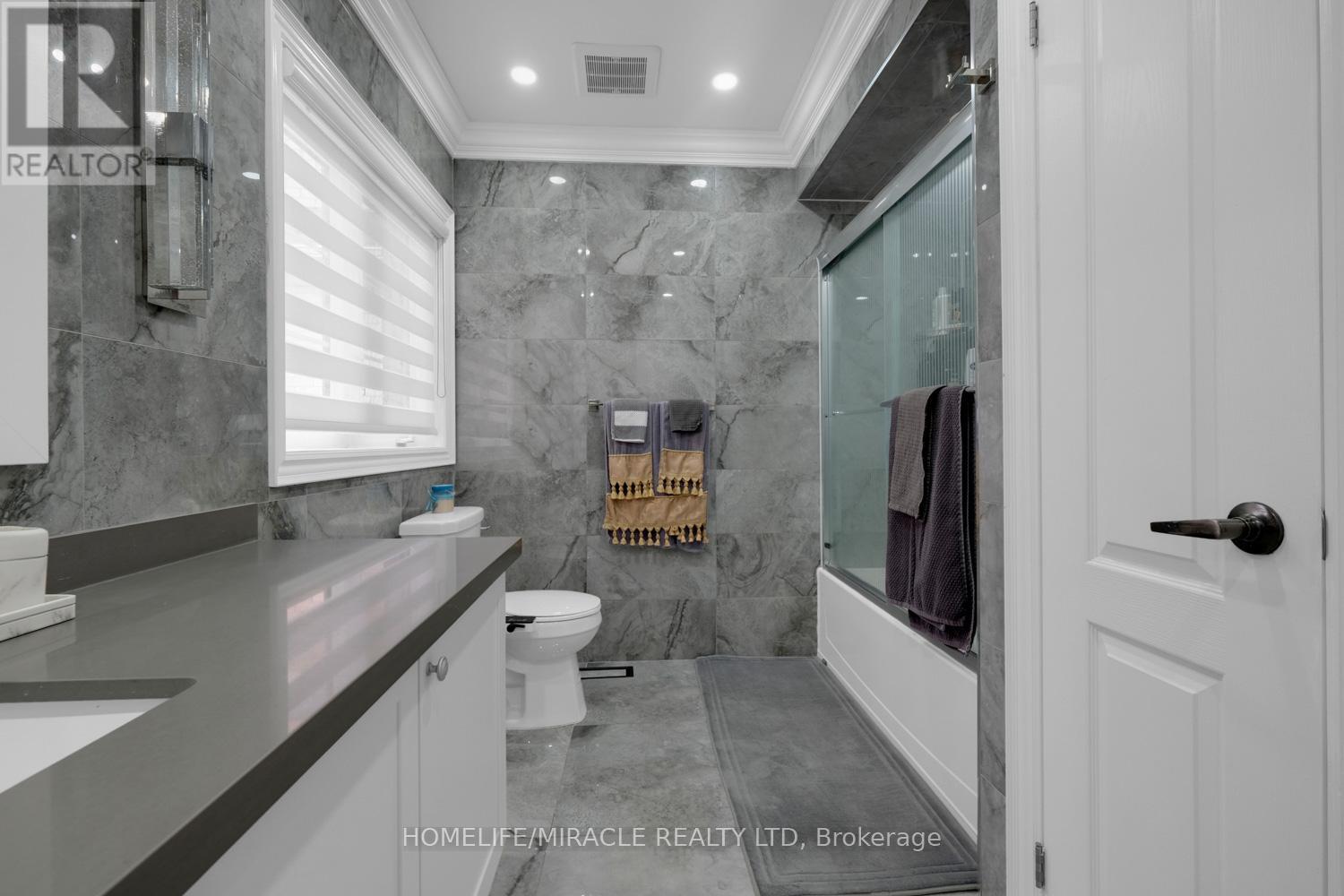 81 Royal West Drive, Brampton, Ontario  L6X 0Z8 - Photo 18 - W12735160