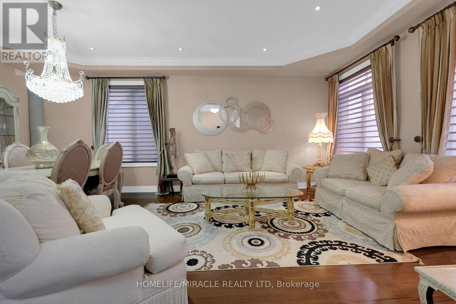 81 Royal West Drive, Brampton, Ontario  L6X 0Z8 - Photo 4 - W12735160