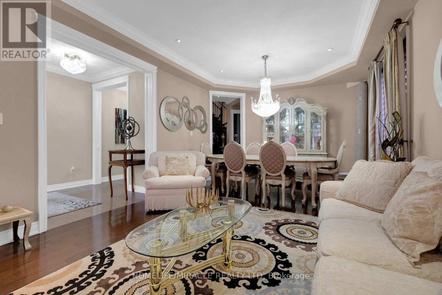 81 Royal West Drive, Brampton, Ontario  L6X 0Z8 - Photo 5 - W12735160