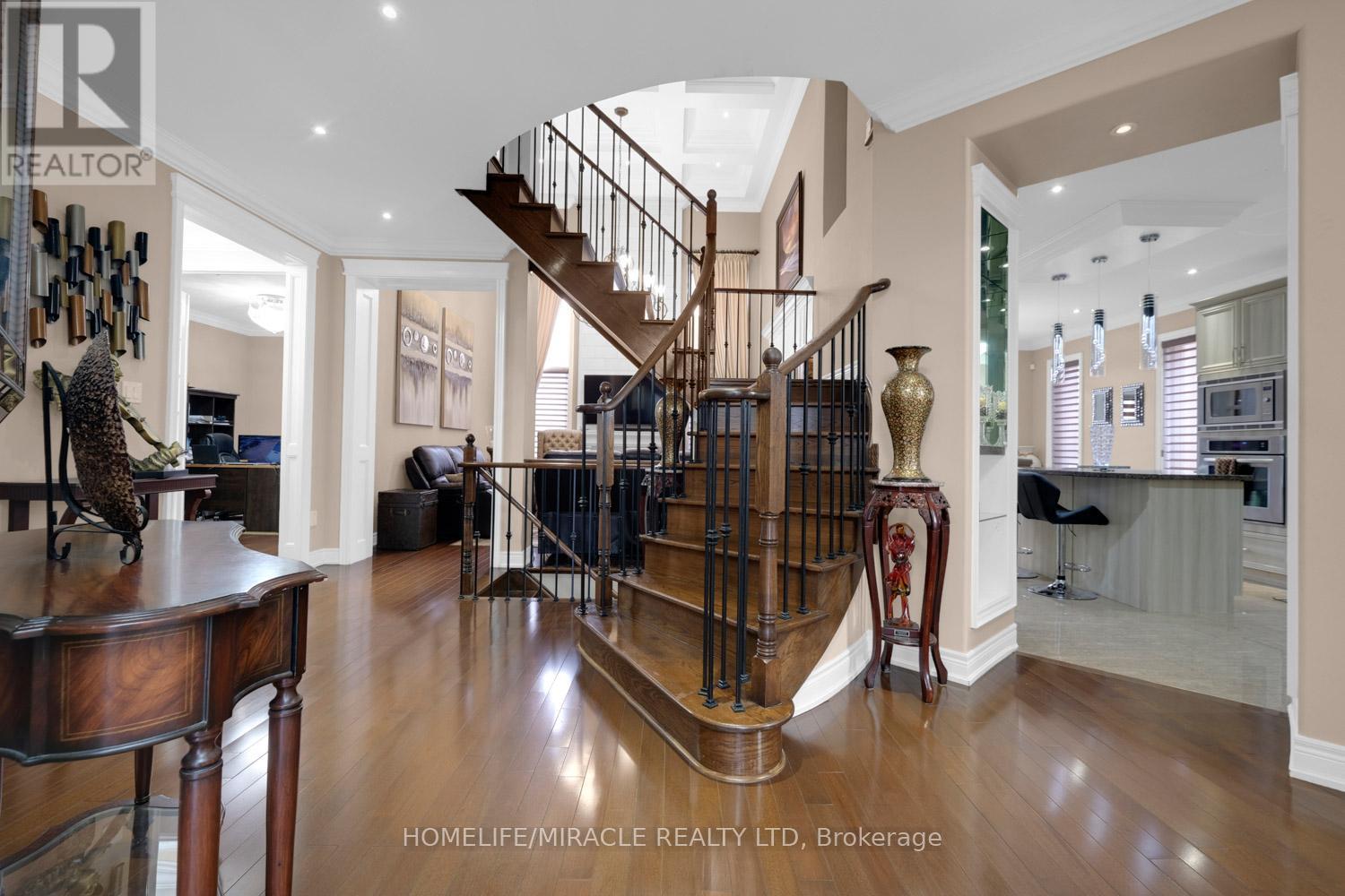 81 Royal West Drive, Brampton, Ontario  L6X 0Z8 - Photo 6 - W12735160