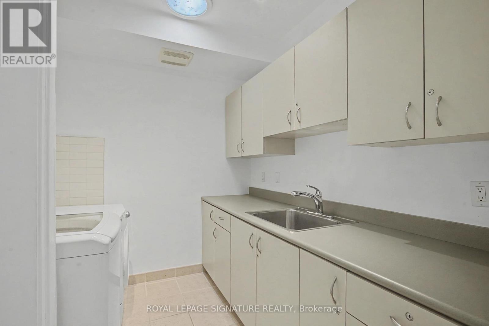 Upper - 57 Wendell Avenue, Toronto, Ontario  M9N 3K8 - Photo 21 - W12735162