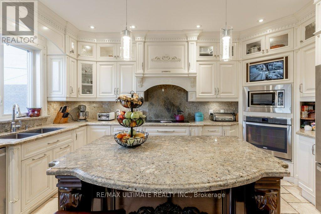 21 Thornton Avenue, Toronto, Ontario  M6E 2E3 - Photo 15 - W12735166