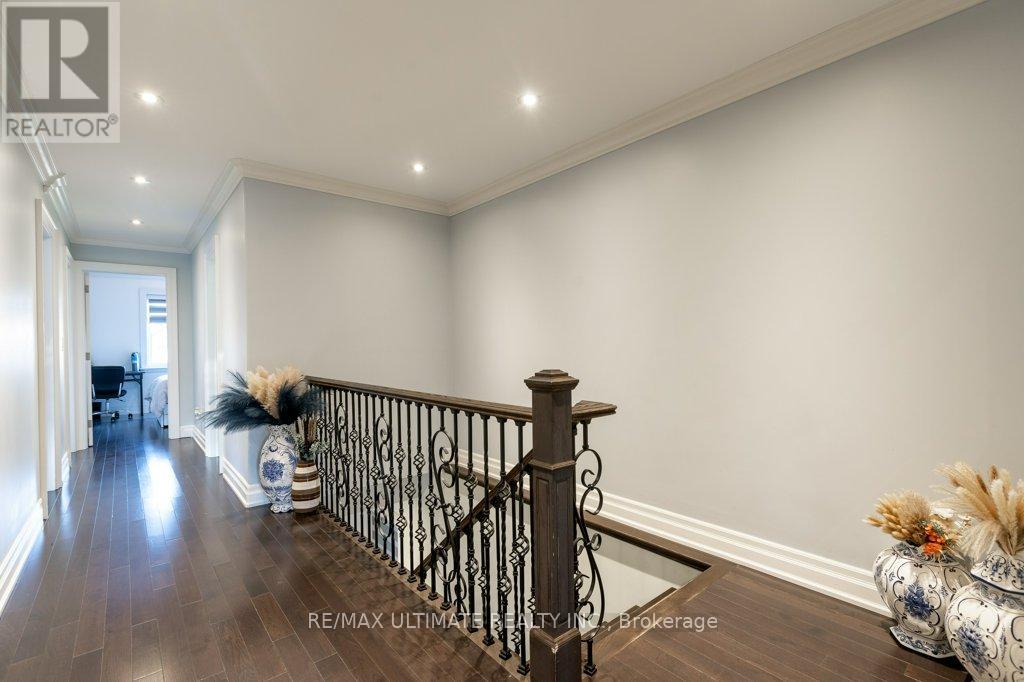 21 Thornton Avenue, Toronto, Ontario  M6E 2E3 - Photo 19 - W12735166