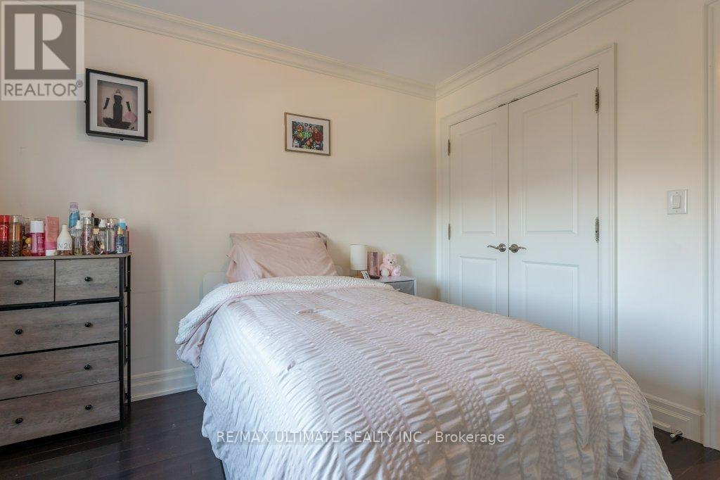 21 Thornton Avenue, Toronto, Ontario  M6E 2E3 - Photo 26 - W12735166