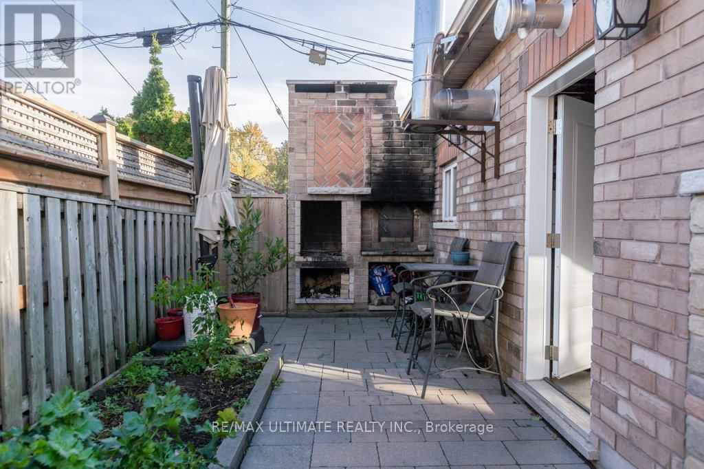 21 Thornton Avenue, Toronto, Ontario  M6E 2E3 - Photo 39 - W12735166