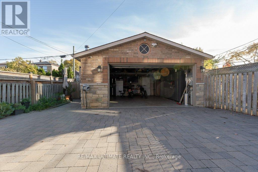 21 Thornton Avenue, Toronto, Ontario  M6E 2E3 - Photo 40 - W12735166
