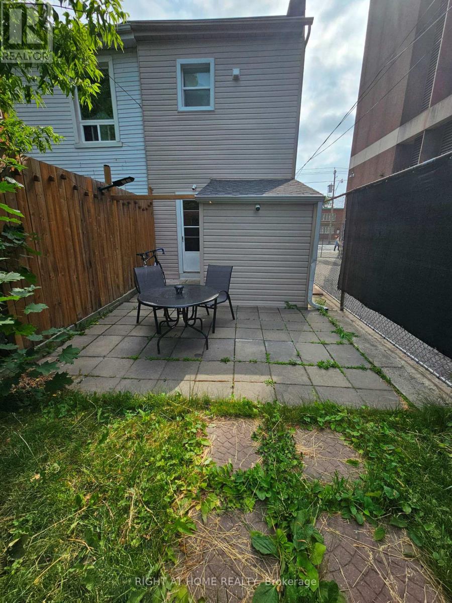1054 Dufferin Street, Toronto, Ontario  M6H 4B6 - Photo 13 - W12735202