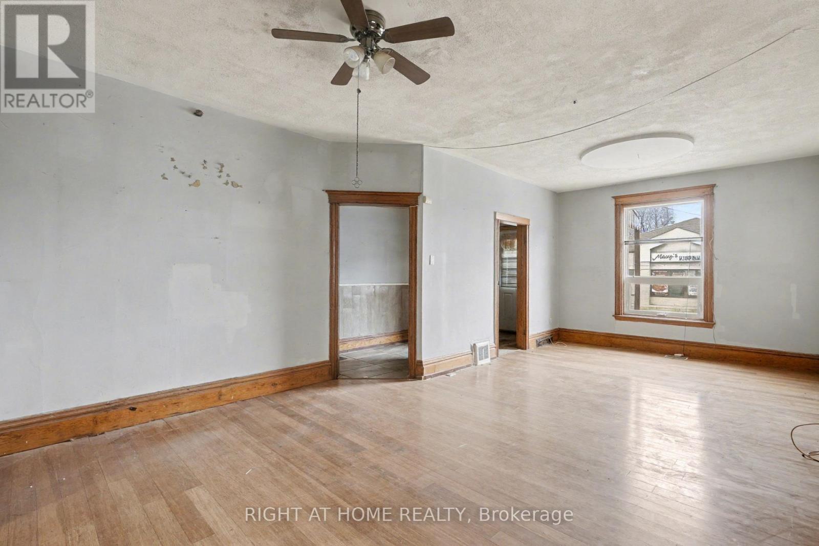 522 Cannon Street E, Hamilton, Ontario  L8L 2E8 - Photo 3 - X12735148