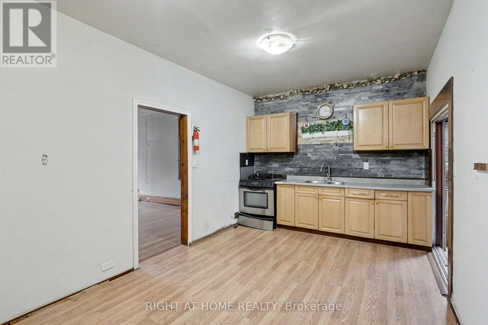 522 Cannon Street E, Hamilton, Ontario  L8L 2E8 - Photo 6 - X12735148