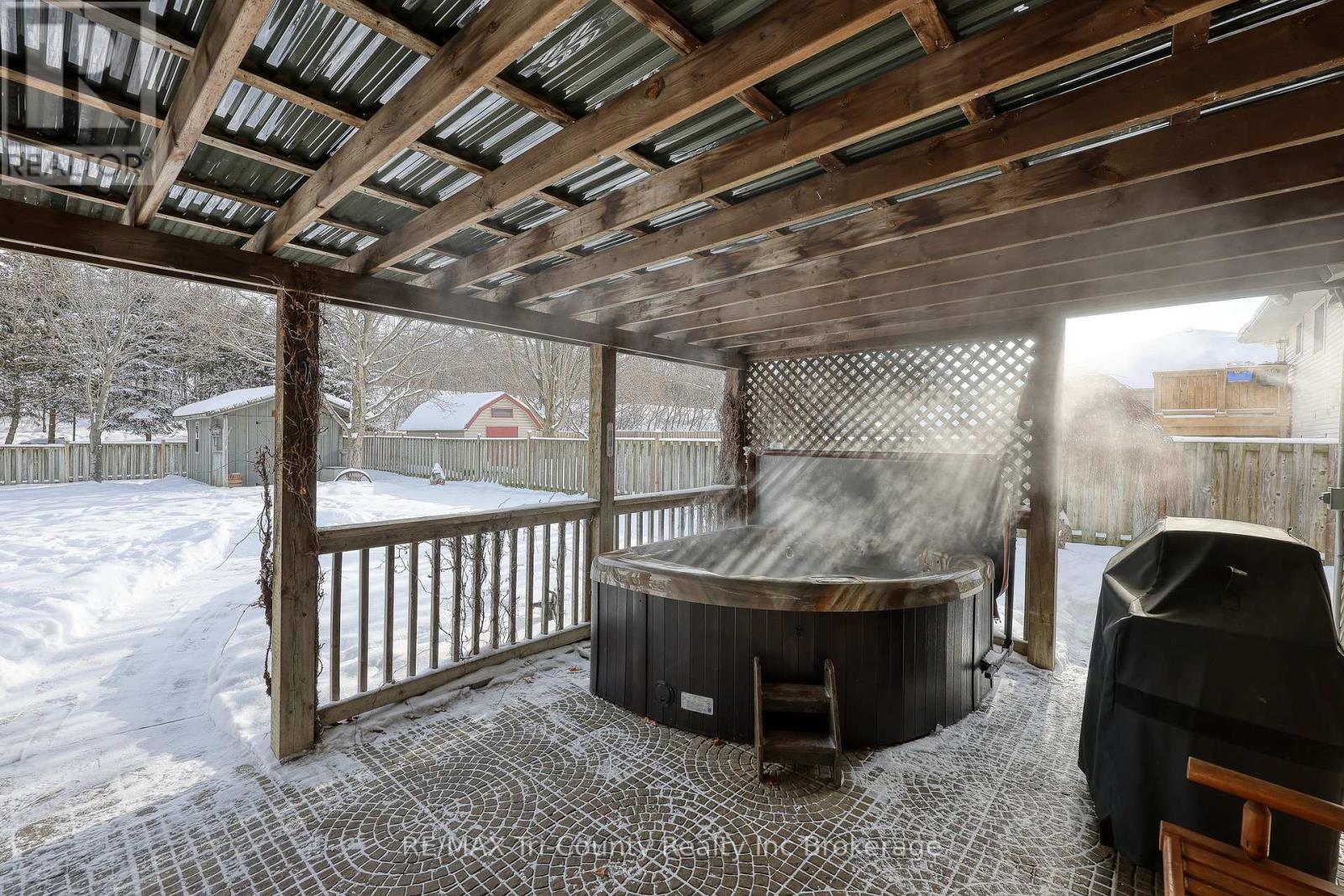 24 Lorraine Avenue, Tillsonburg, Ontario  N4G 4V3 - Photo 9 - X12735516