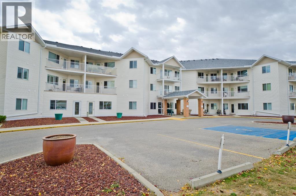 301, 3 Parklane Way, Strathmore, Alberta  T1P 1N6 - Photo 2 - A2281048