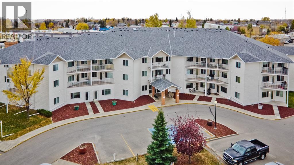 301, 3 Parklane Way, Strathmore, Alberta  T1P 1N6 - Photo 3 - A2281048
