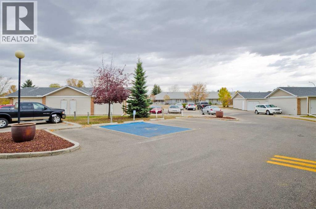 301, 3 Parklane Way, Strathmore, Alberta  T1P 1N6 - Photo 15 - A2281048