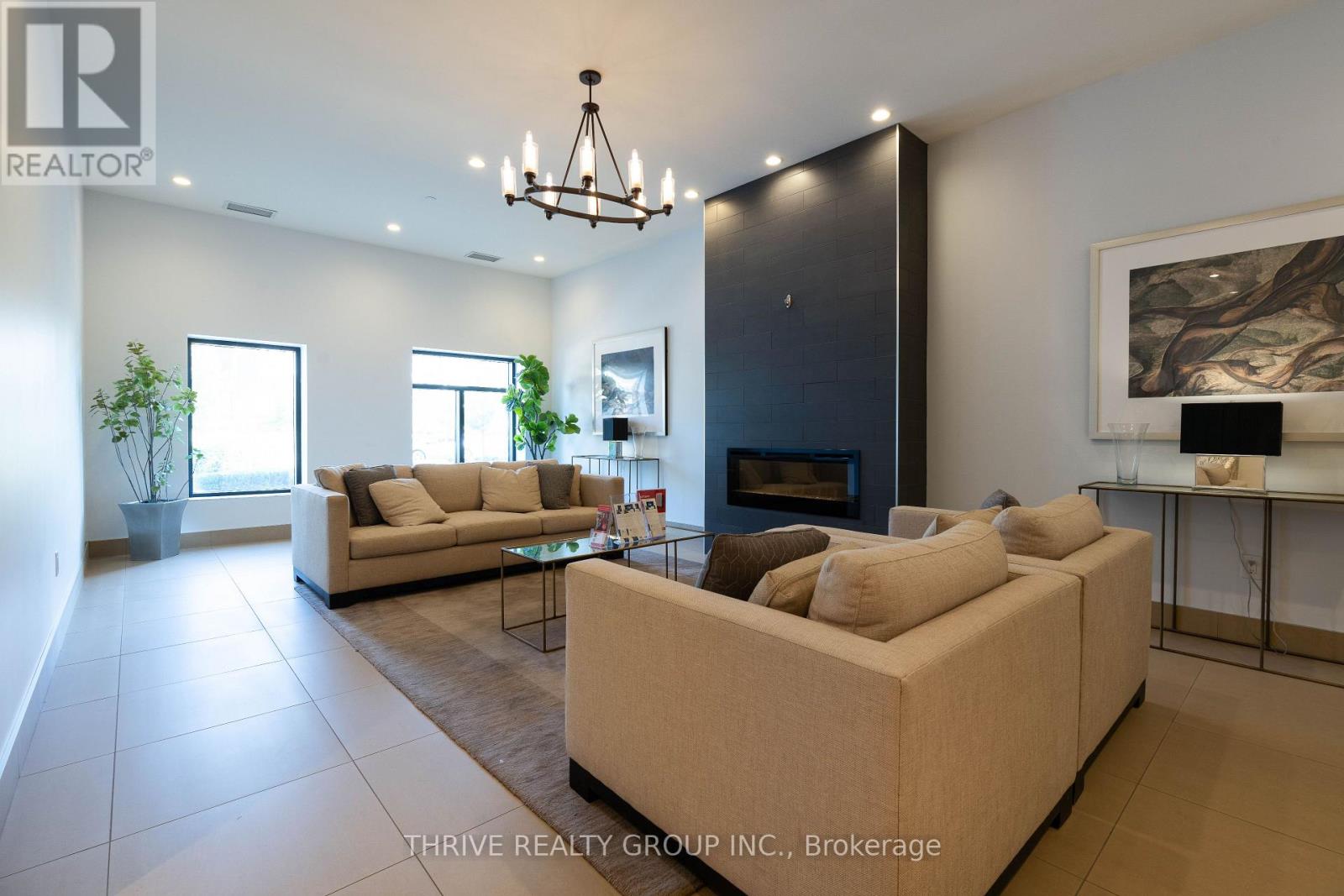 205 - 240 Villagewalk Boulevard, London North, Ontario  N6G 0P6 - Photo 2 - X12735472