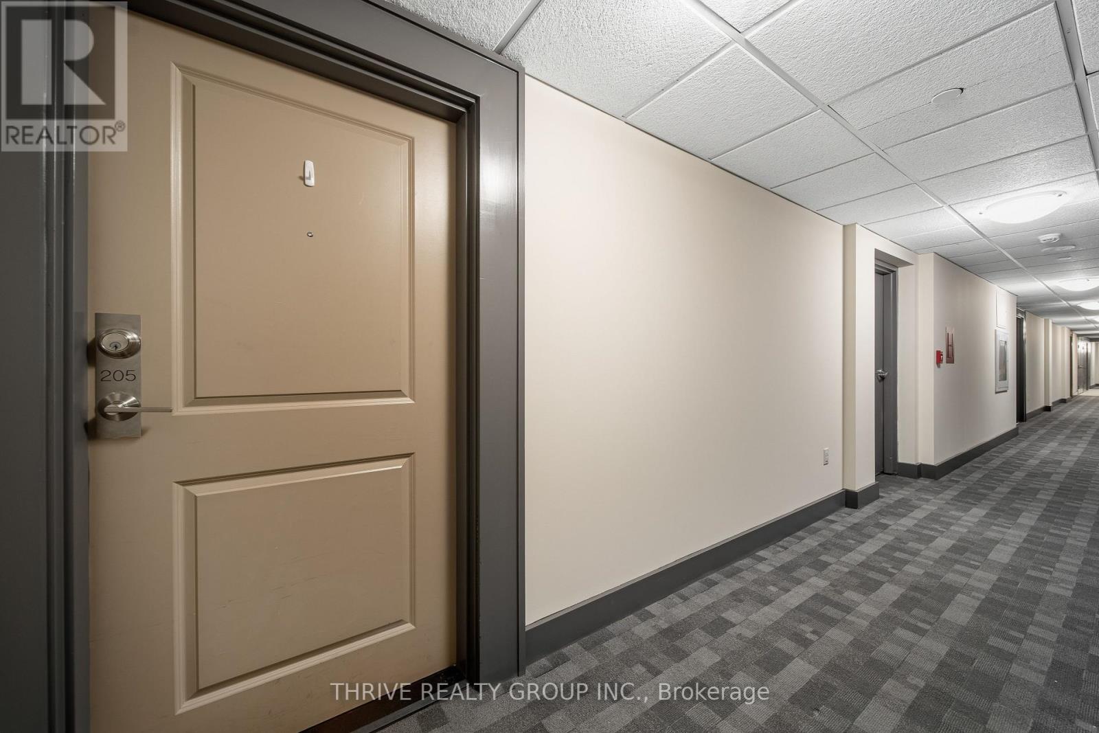 205 - 240 Villagewalk Boulevard, London North, Ontario  N6G 0P6 - Photo 4 - X12735472