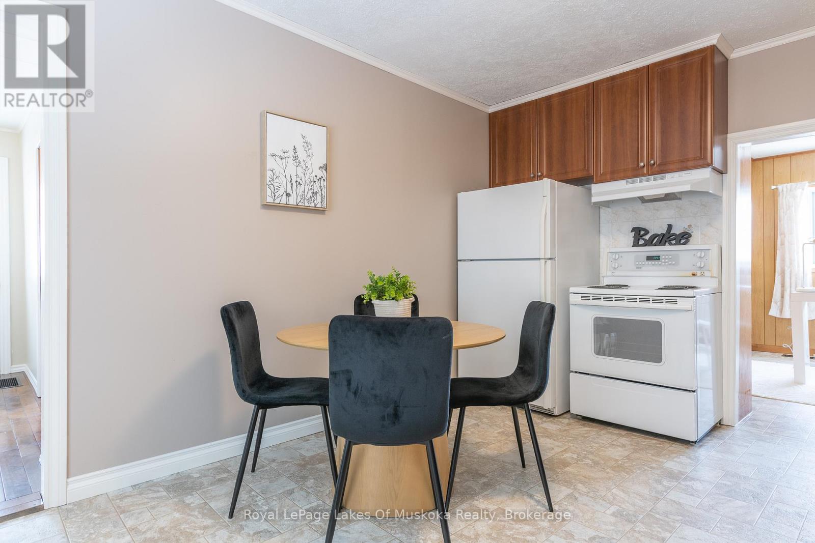 9 Caroline Street E, Huntsville, Ontario  P1H 2B3 - Photo 12 - X12735530