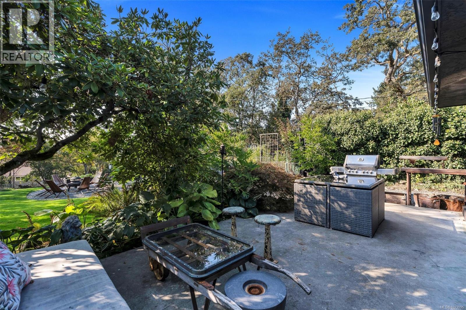 3198 Woodburn Ave, Oak Bay, British Columbia  V8P 5B7 - Photo 26 - 1023995