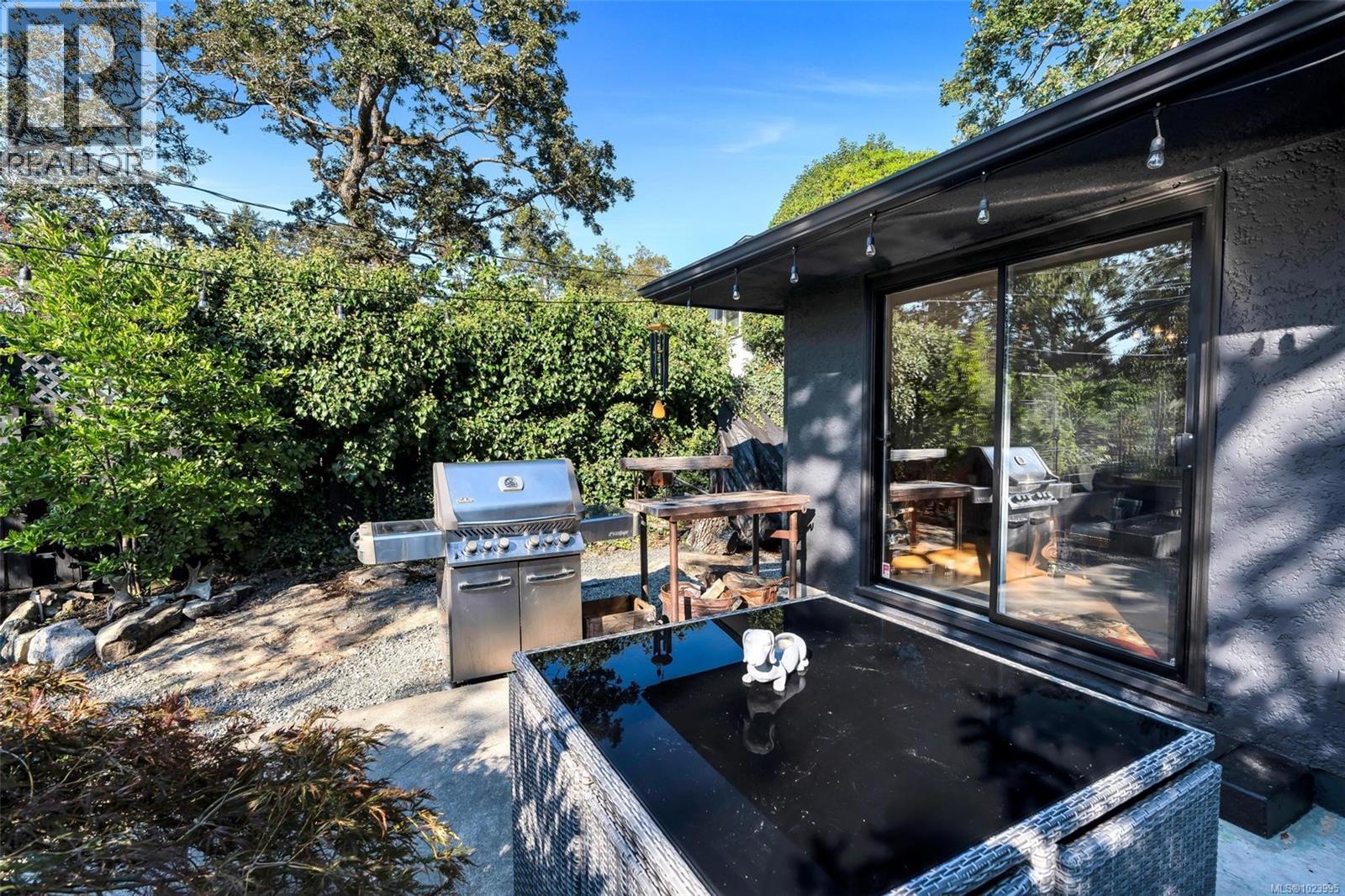 3198 Woodburn Ave, Oak Bay, British Columbia  V8P 5B7 - Photo 28 - 1023995