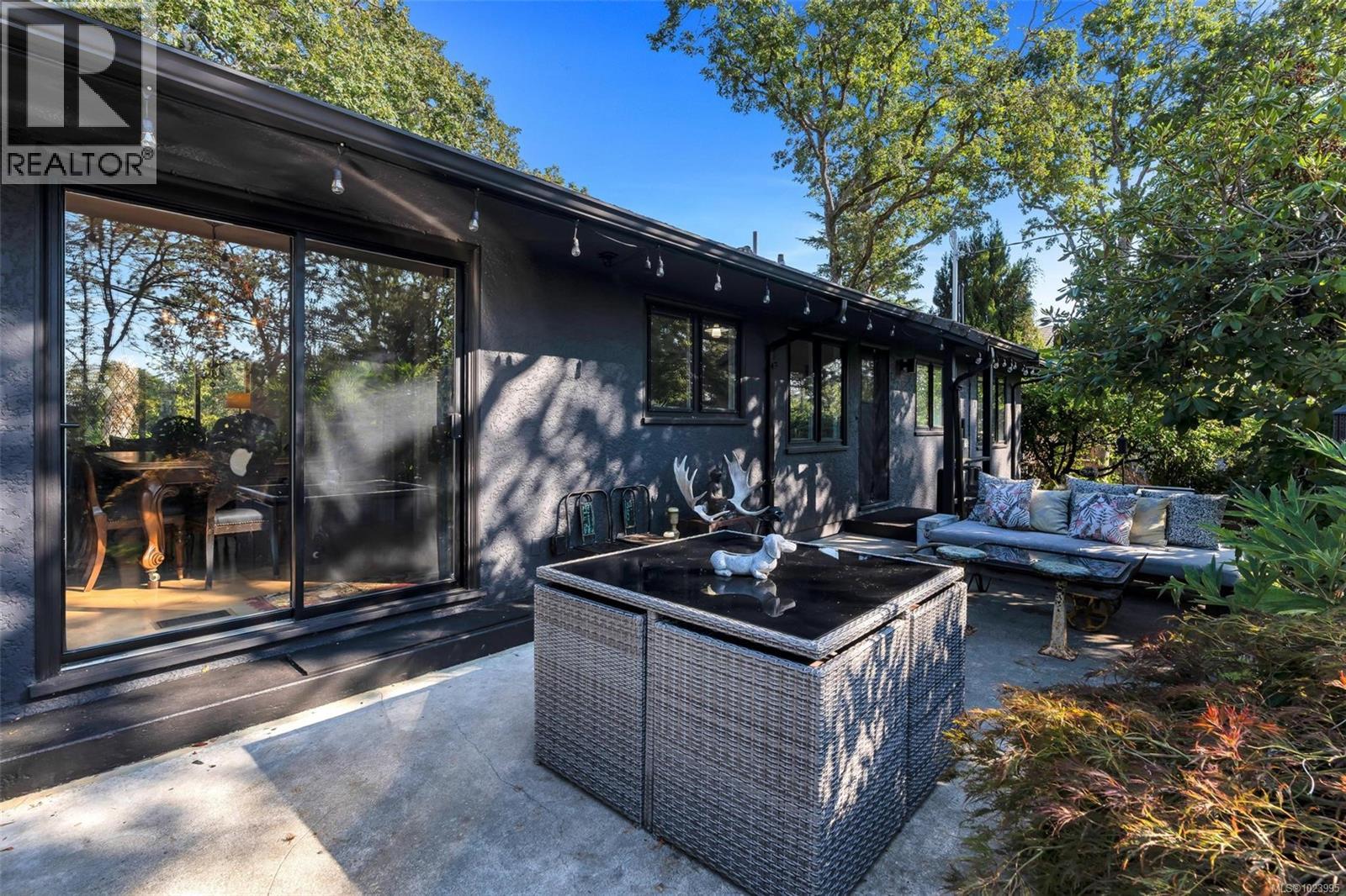 3198 Woodburn Ave, Oak Bay, British Columbia  V8P 5B7 - Photo 29 - 1023995