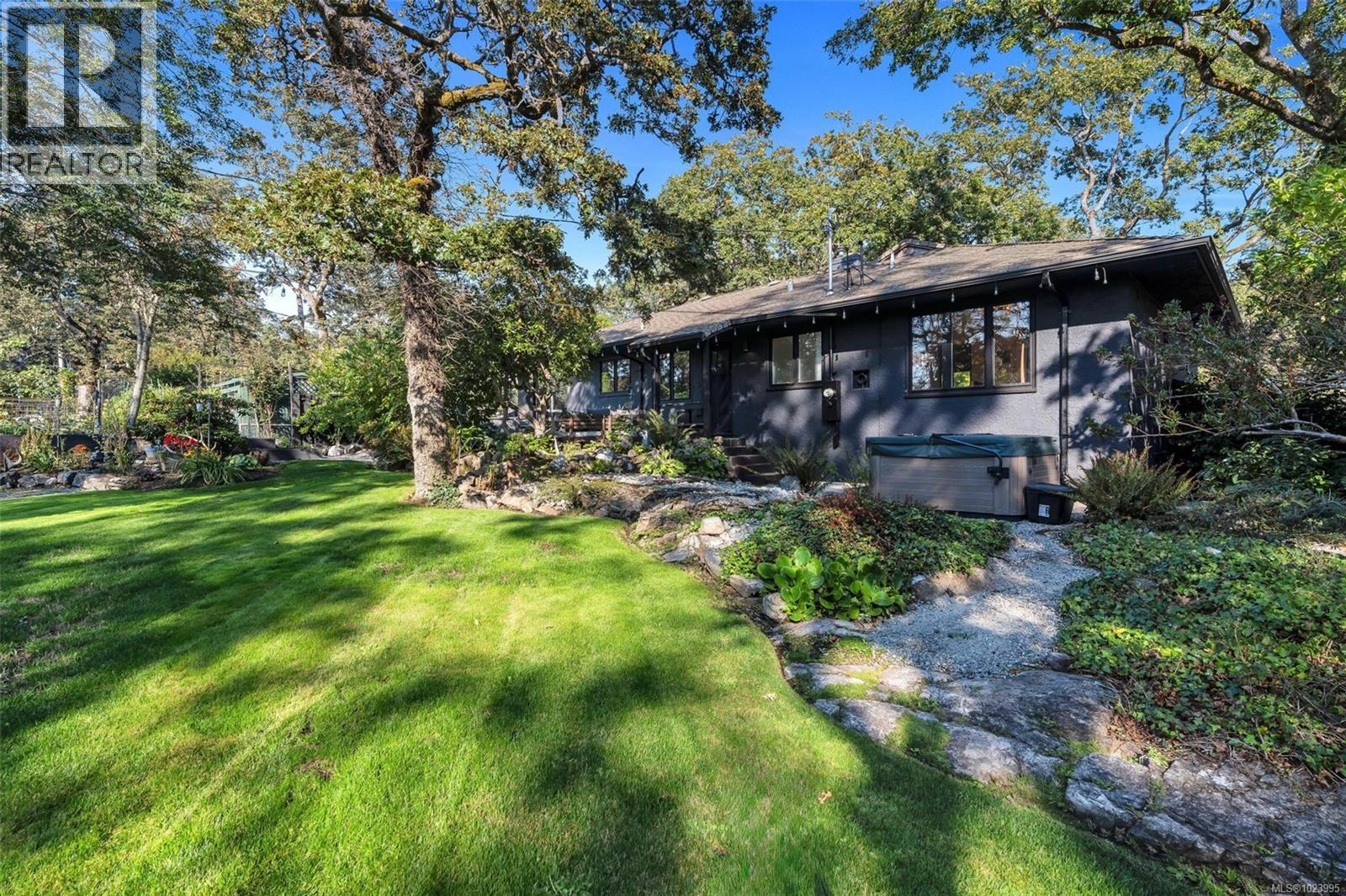 3198 Woodburn Ave, Oak Bay, British Columbia  V8P 5B7 - Photo 35 - 1023995