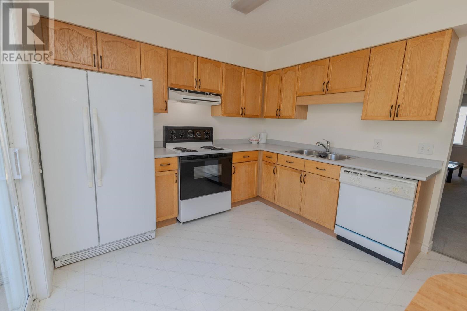 933 Lake St, Sault Ste. Marie, Ontario  P6B 6K4 - Photo 21 - SM253143