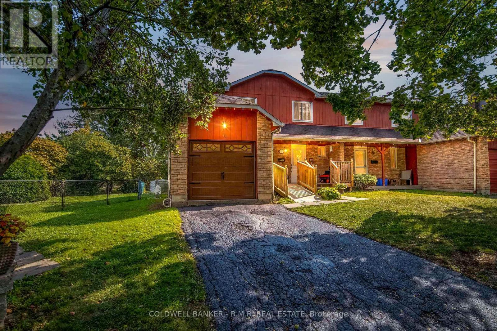 11 BEECROFT COURT, Whitby, Ontario