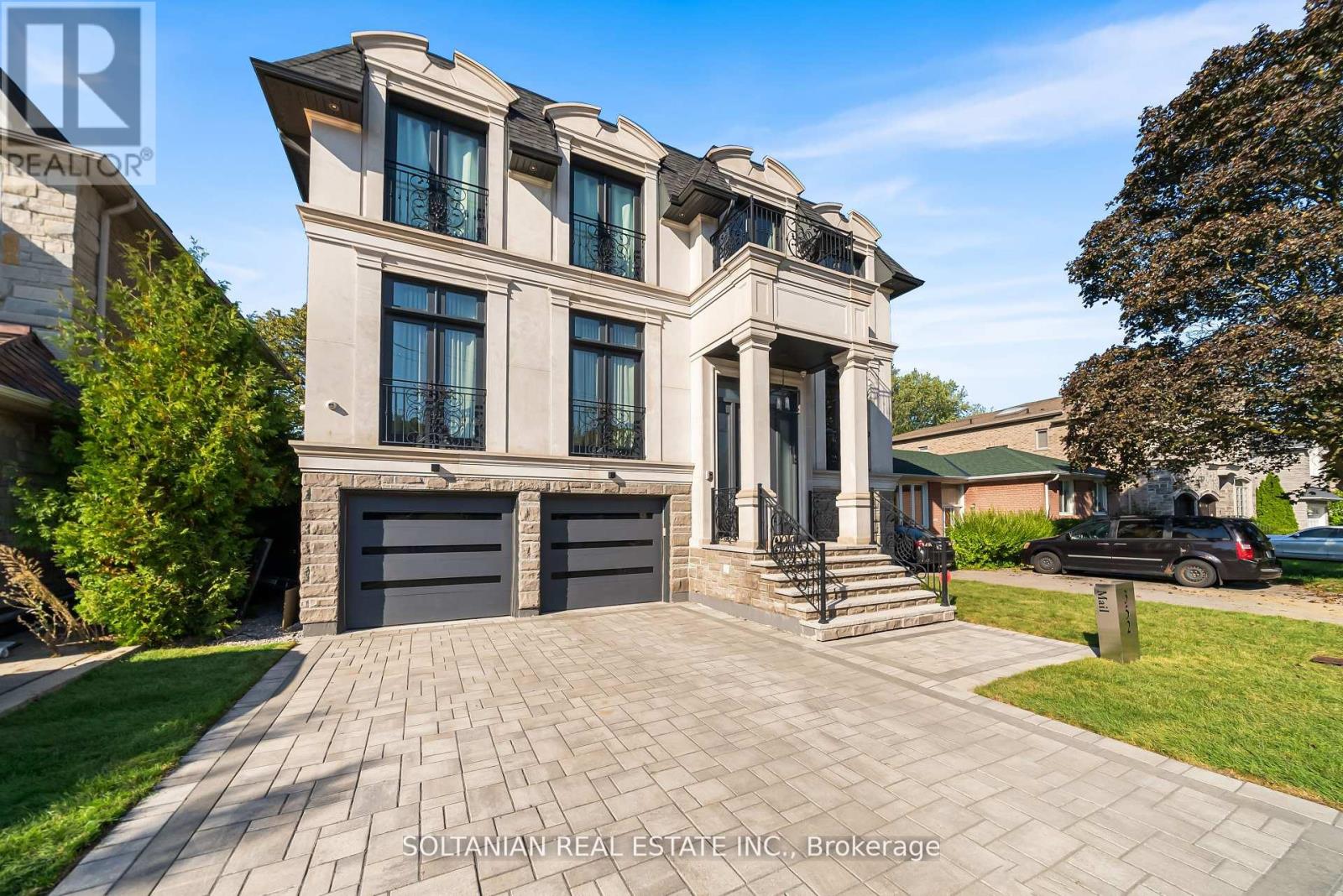 352 PATRICIA AVENUE, Toronto, Ontario