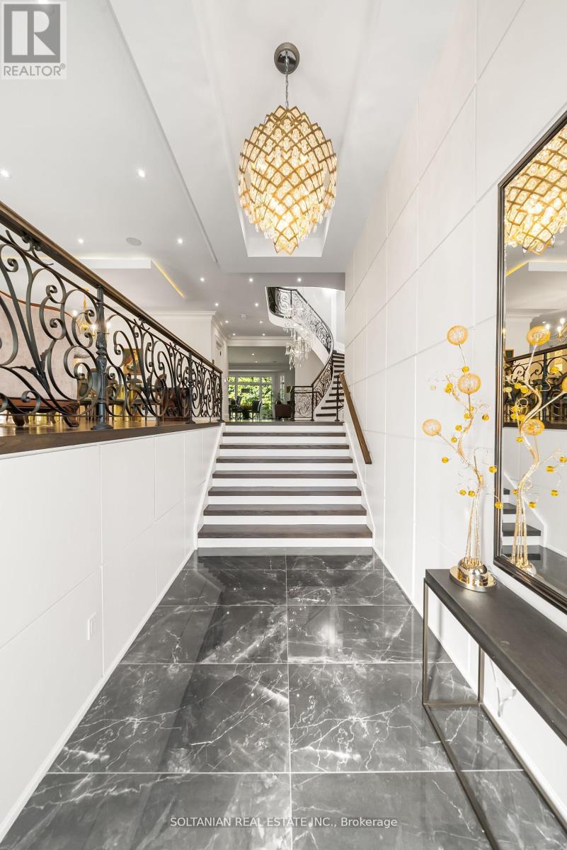 352 Patricia Avenue, Toronto, Ontario  M2R 2M7 - Photo 3 - C12735392