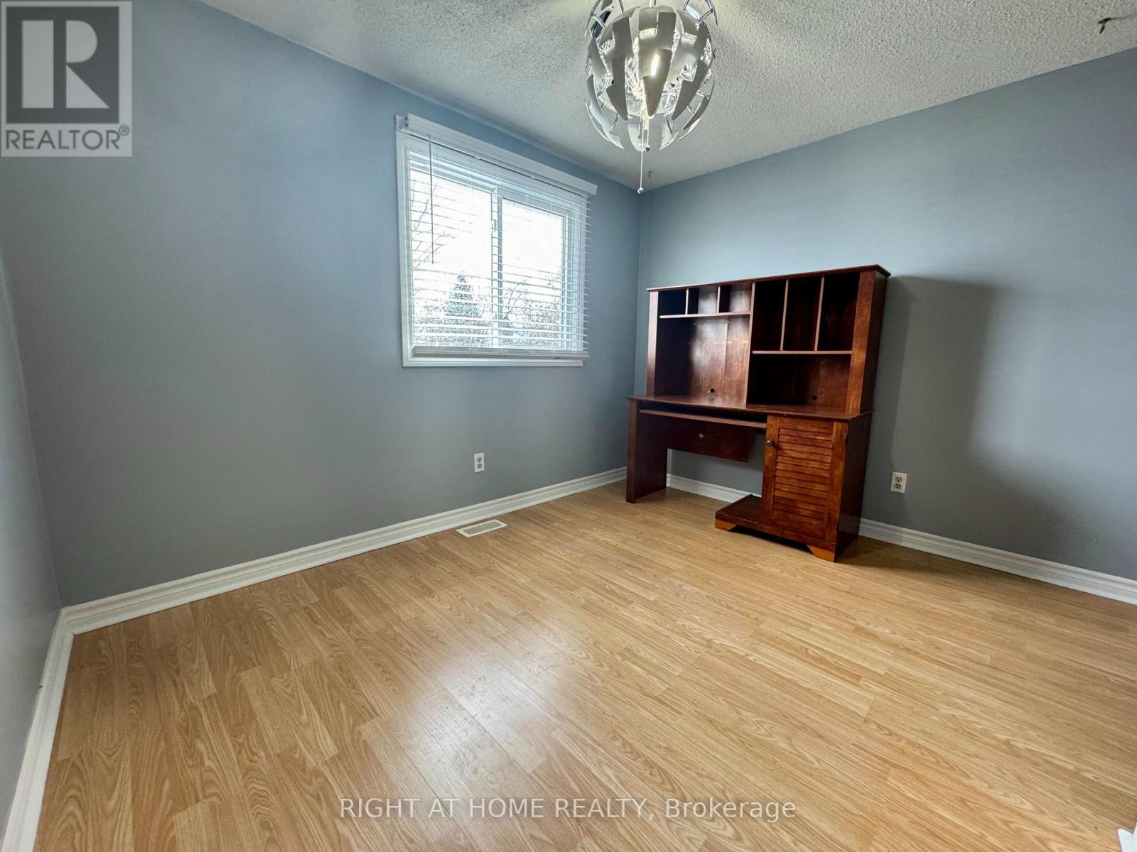 557 Dorchester Drive, Oshawa, Ontario  L1J 6L3 - Photo 11 - E12735408