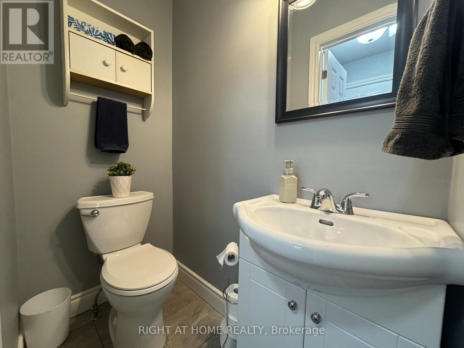 557 Dorchester Drive, Oshawa, Ontario  L1J 6L3 - Photo 3 - E12735408