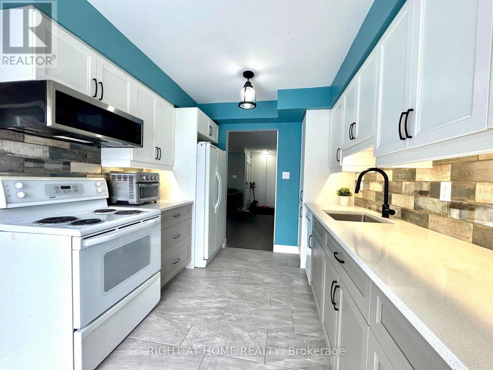 557 Dorchester Drive, Oshawa, Ontario  L1J 6L3 - Photo 4 - E12735408