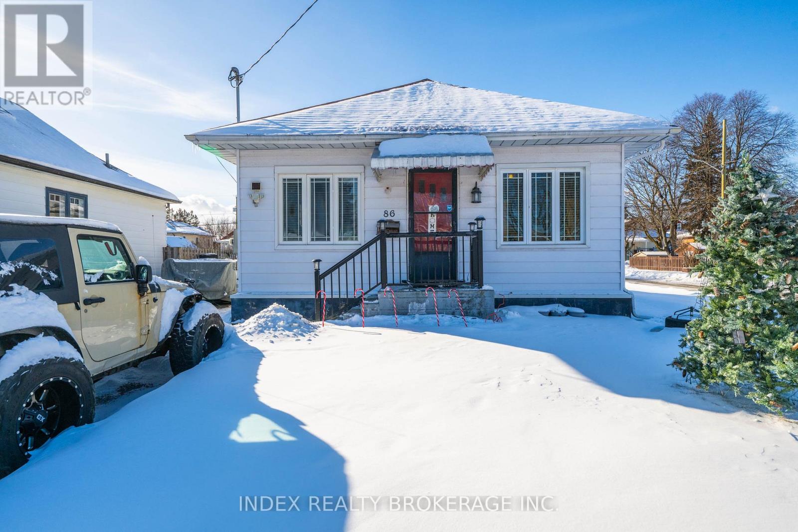 86 Gibbons Street, Oshawa, Ontario  L1J 4X9 - Photo 2 - E12735498