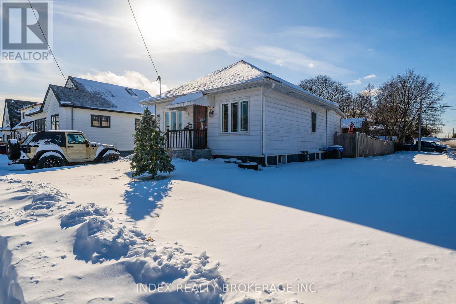 86 Gibbons Street, Oshawa, Ontario  L1J 4X9 - Photo 4 - E12735498