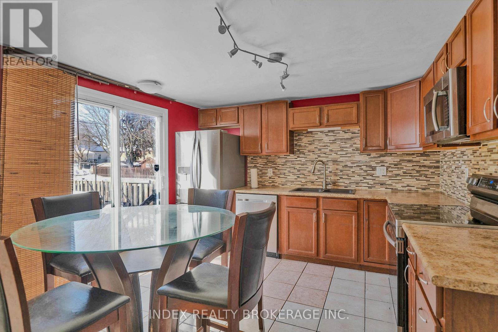 86 Gibbons Street, Oshawa, Ontario  L1J 4X9 - Photo 8 - E12735498