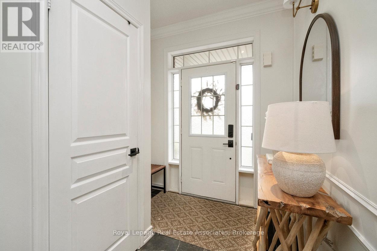 30 Danfield Court, Brampton, Ontario  L6Y 2X9 - Photo 5 - W12735320