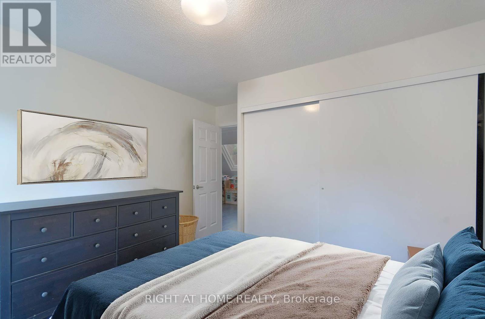 B - 164 Quebec Avenue, Toronto, Ontario  M6P 2T8 - Photo 14 - W12735322