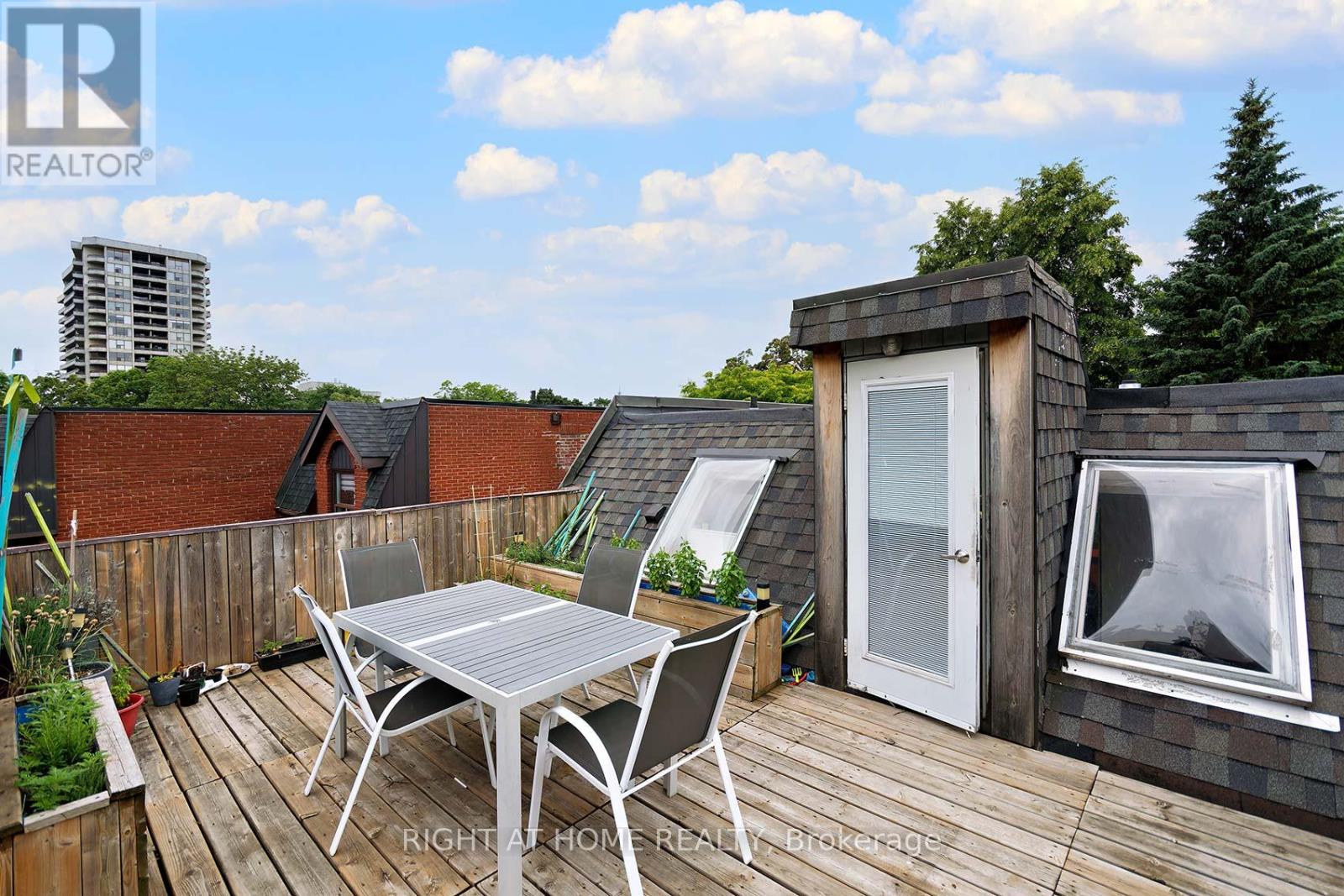 B - 164 Quebec Avenue, Toronto, Ontario  M6P 2T8 - Photo 21 - W12735322